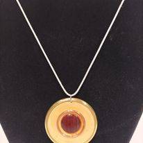 Pendentif rouge